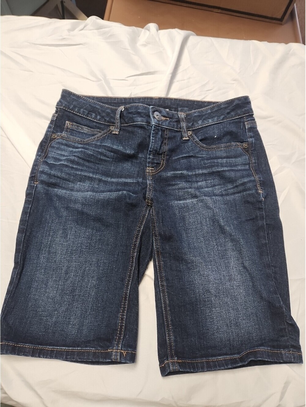 JCP Womens Medium Wash Denim Bermuda Shorts Size 28/6!.